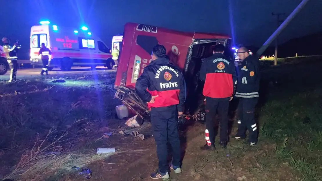 Van'daki otobüs kazasında yaralı sayısı 33'e yükseldi