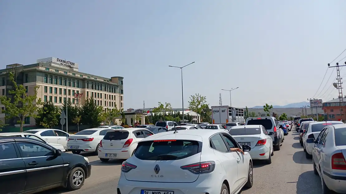 Van-Edremit yolunda trafik yoğunluğu