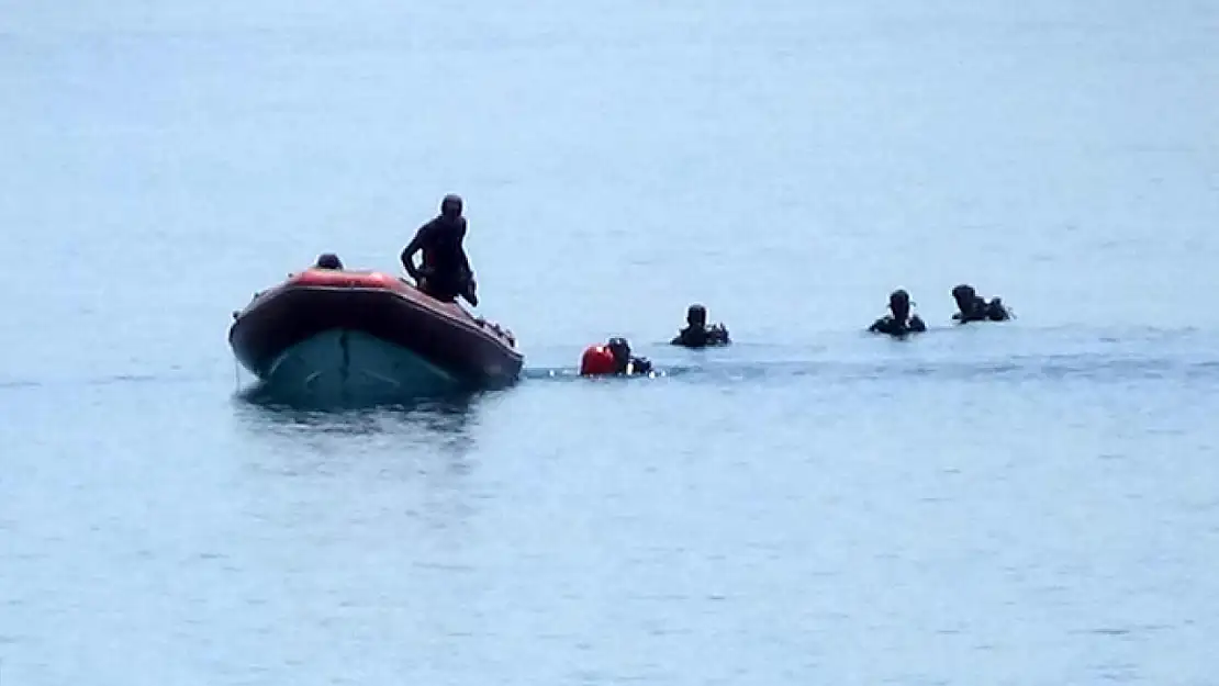 Van Gölü'nde kaybolan şahıs Rov ve Sonar cihazları ile aranıyor