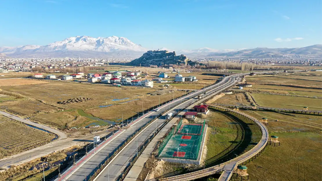 Van Gölü sahil yolu açılışa hazır