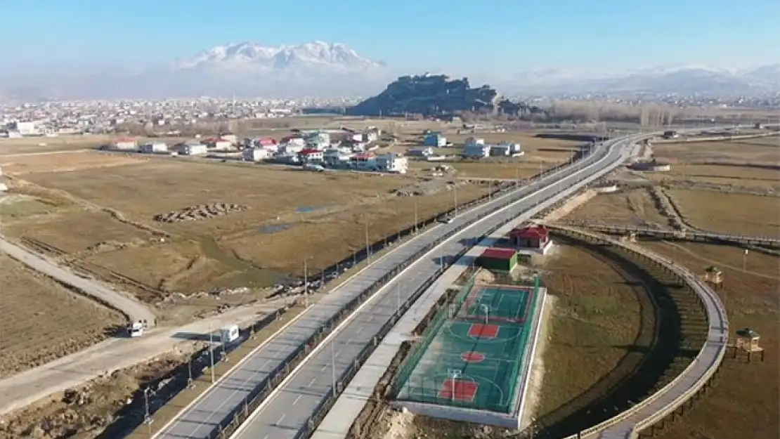 Van Gölü sahil yolu trafiğe açıldı