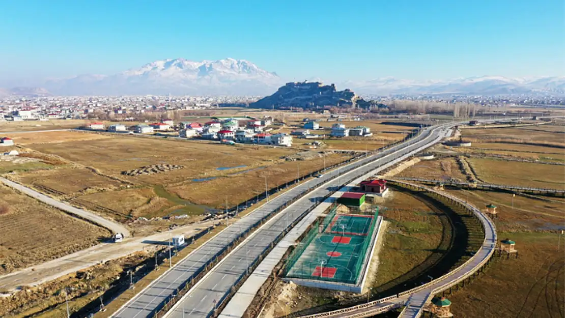 Van Gölü sahil yolu trafiğe açıldı