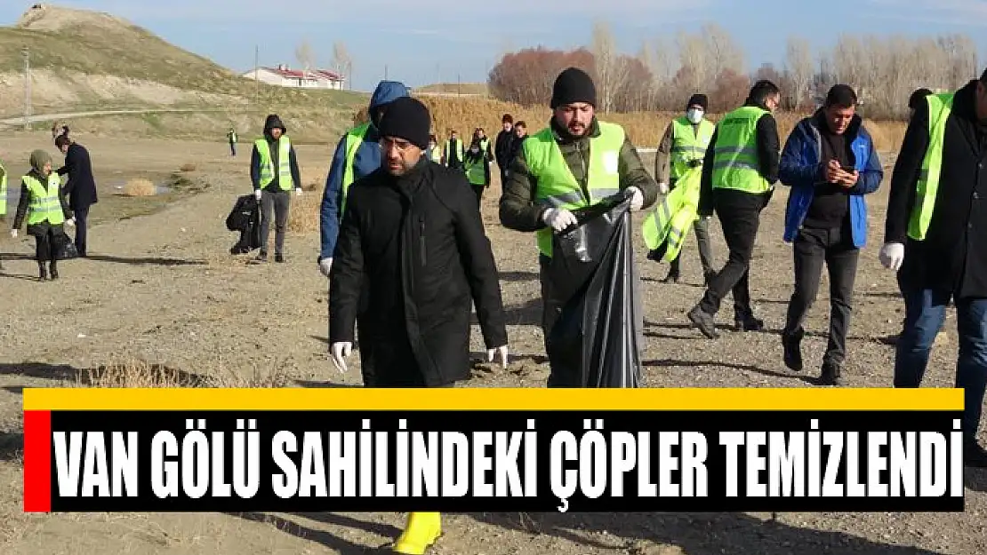 VAN GÖLÜ SAHİLİNDEKİ ÇÖPLER TEMİZLENDİ