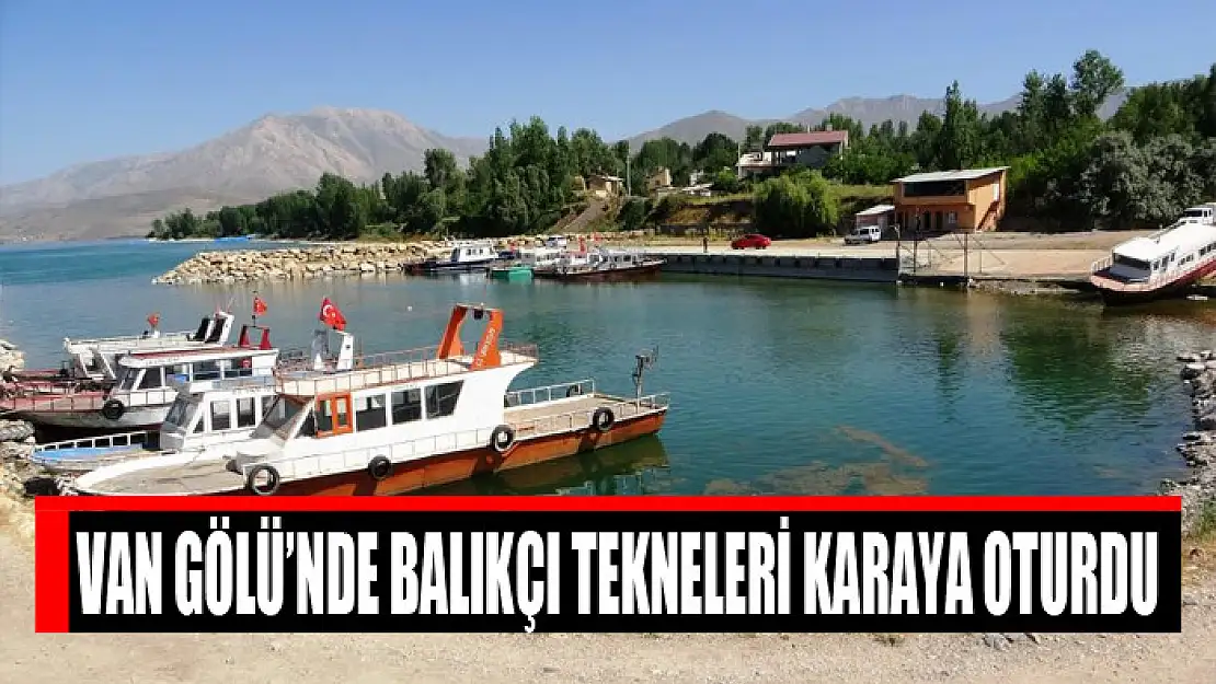 Van Gölü'nde balıkçı tekneleri karaya oturdu