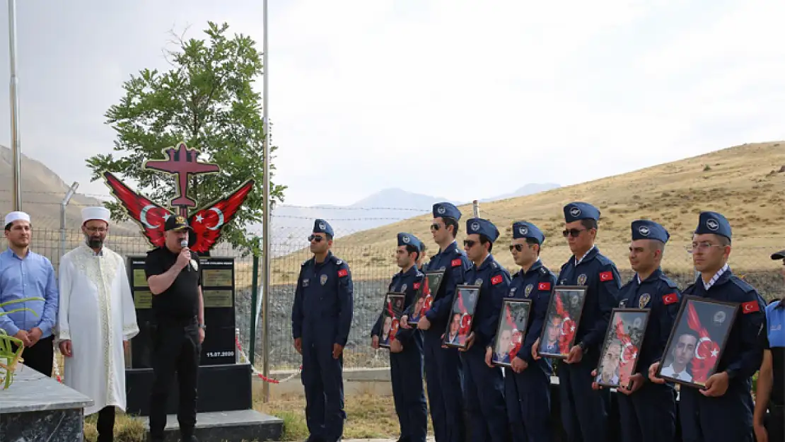 Van İl Emniyet Müdürü Murat Mutlu, şehitleri andı