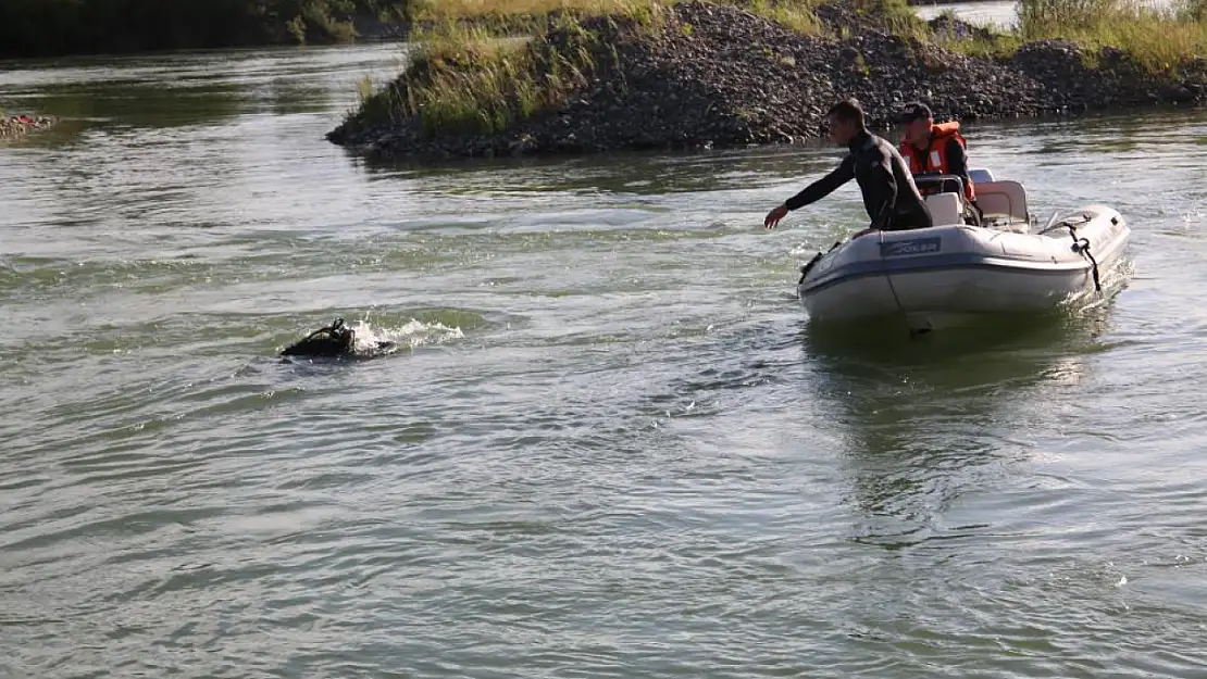 Van İl Jandarma ekipleri nehirde kaybolan gencin cansız bedenini buldu