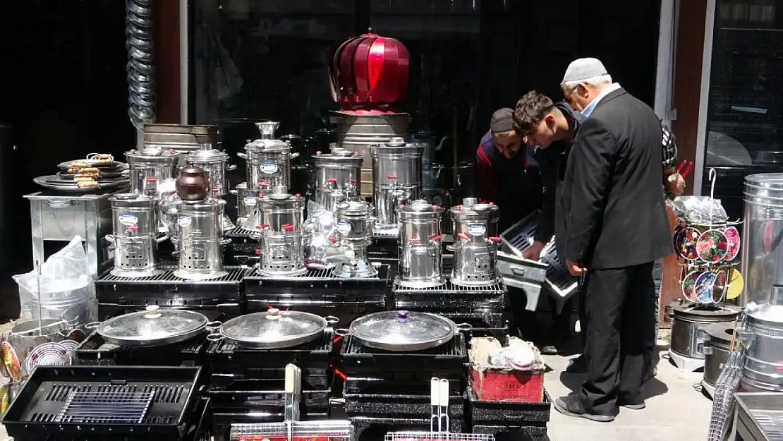 Van'ın tarihi çarşısında mangal ve semaver üretimi arttı