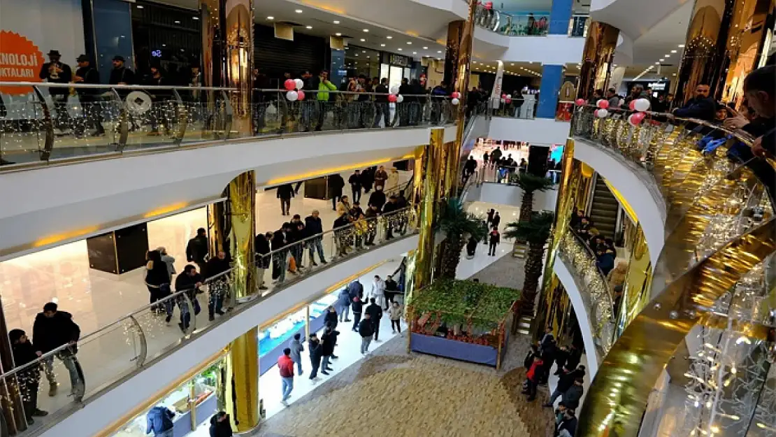 Van Mall AVM'de merdiven boşluklarında güvenlik önlemi alınmalı