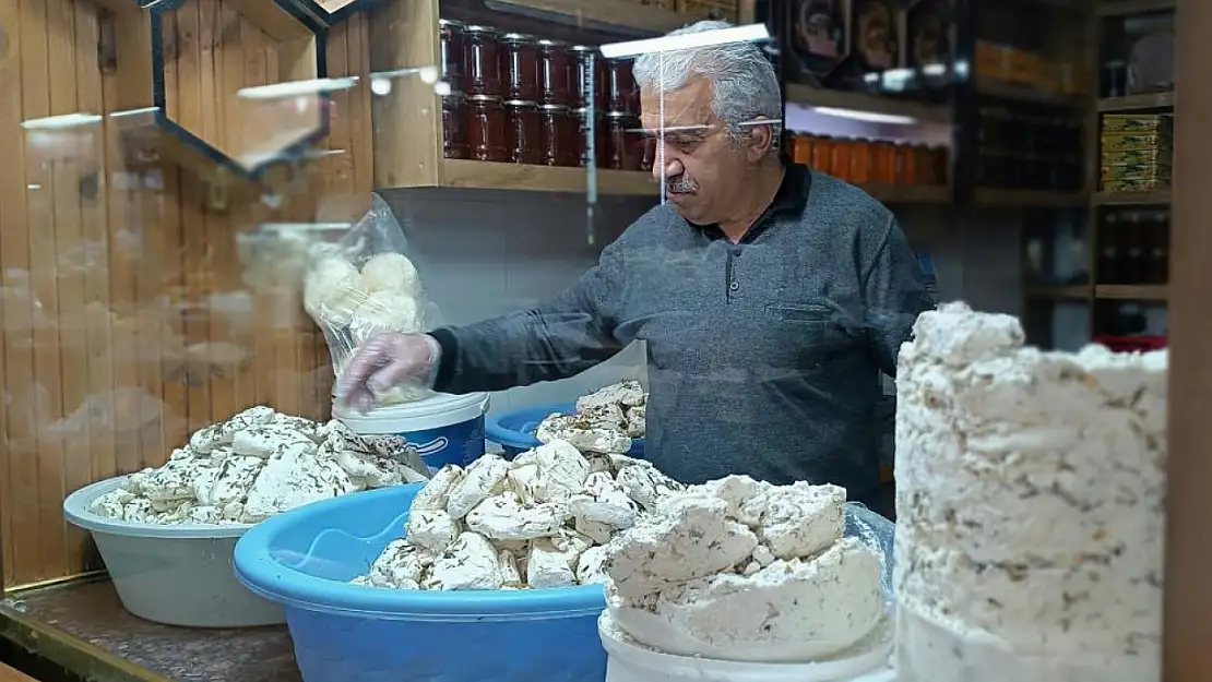 Van otlu peynir satışta