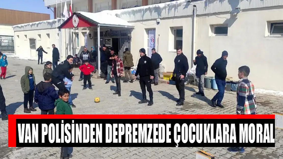 Van polisinden depremzede çocuklara moral