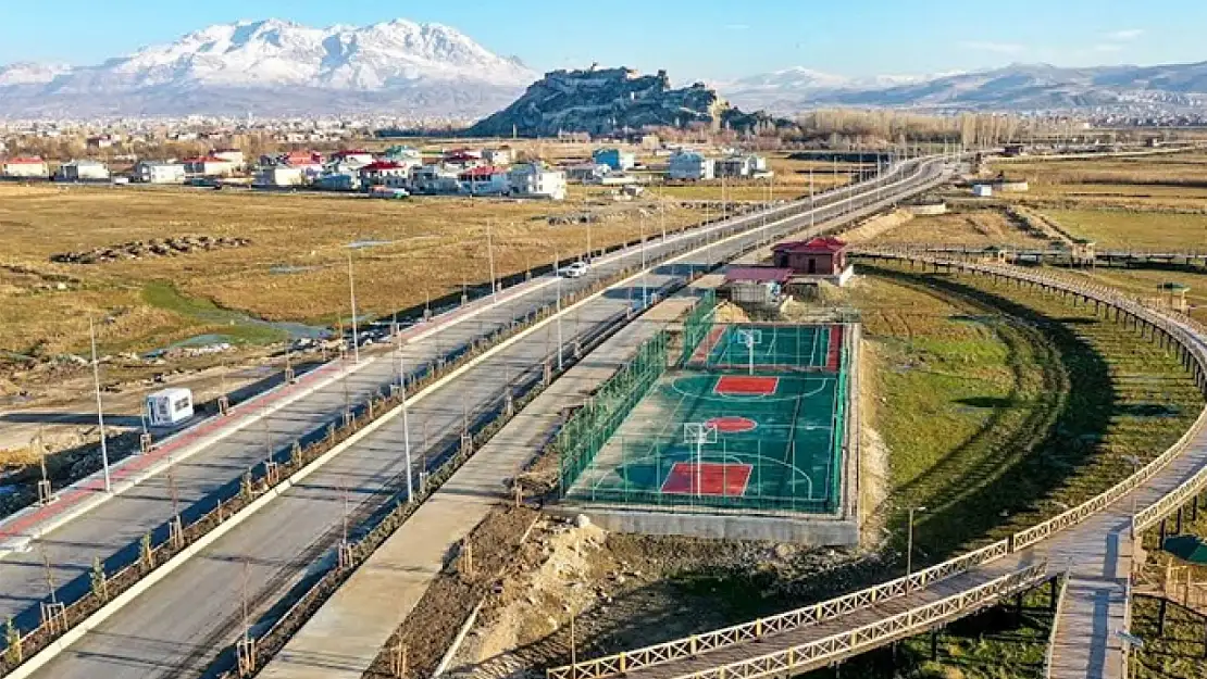 Van sahil yolu bakım istiyor