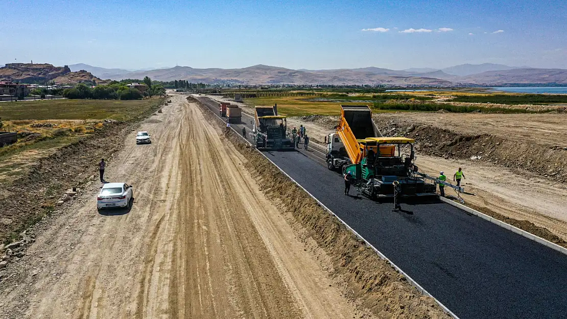 Van Sahil Yolu'nda asfalt çalışmaları başladı