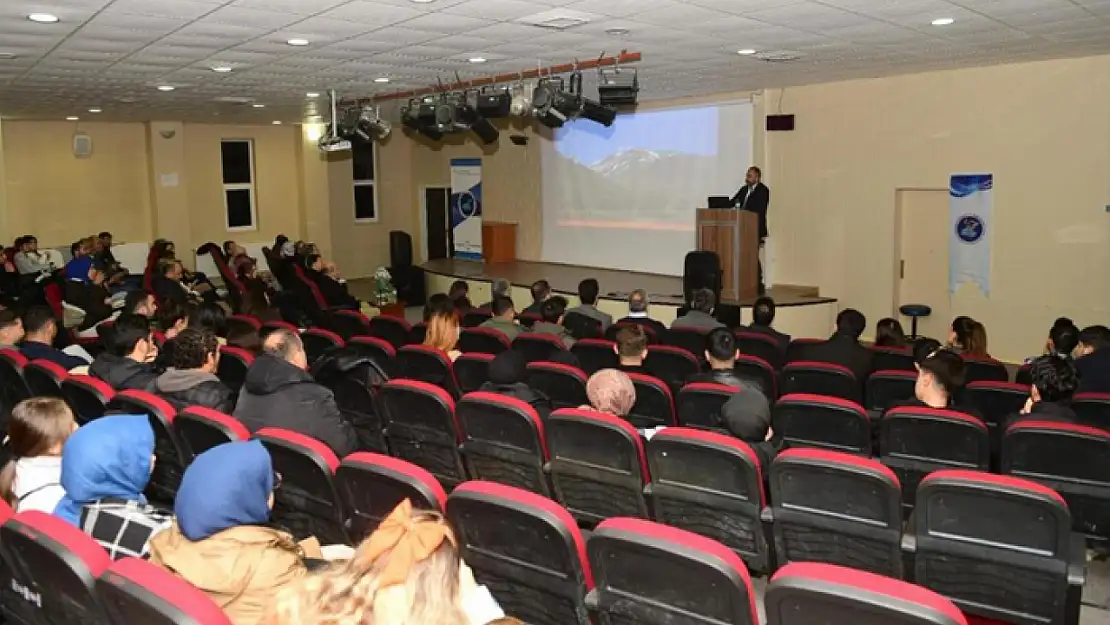 Van YYÜ'de raylı sistem semineri