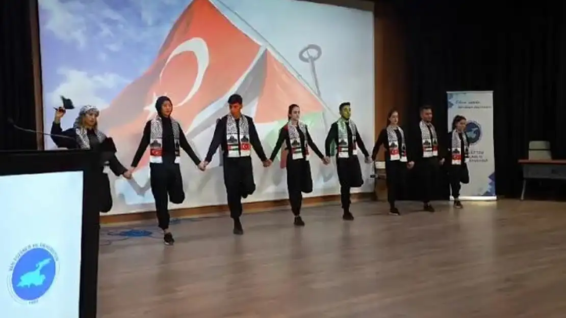 Van YYÜ öğrencilerinden Dabke gösterisi