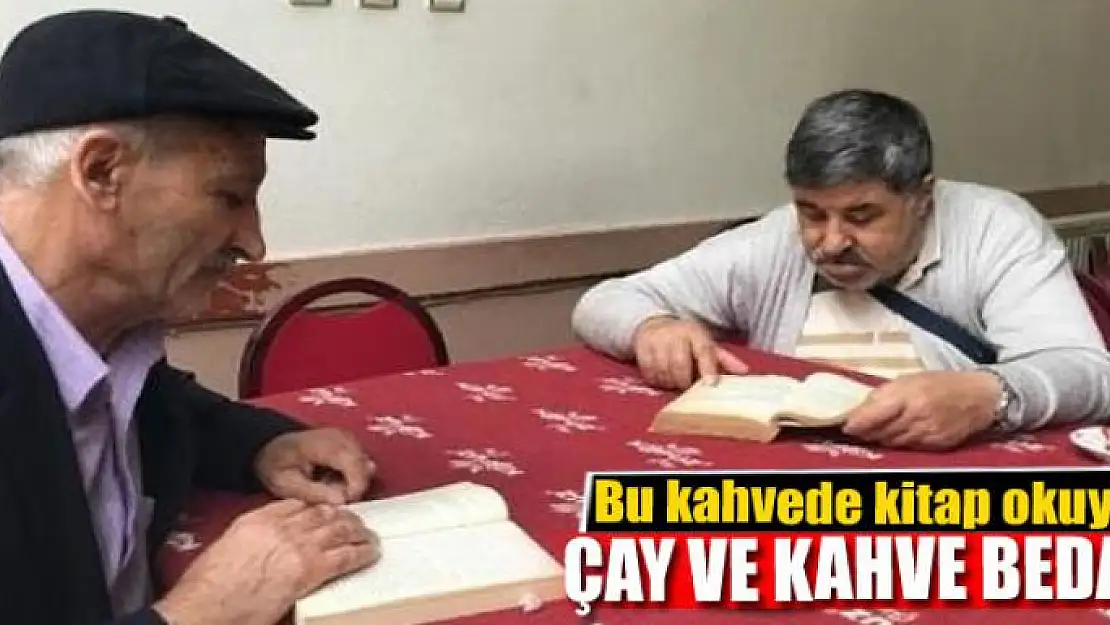 Bu kahvede kitap okuyana çay ve kahve bedava