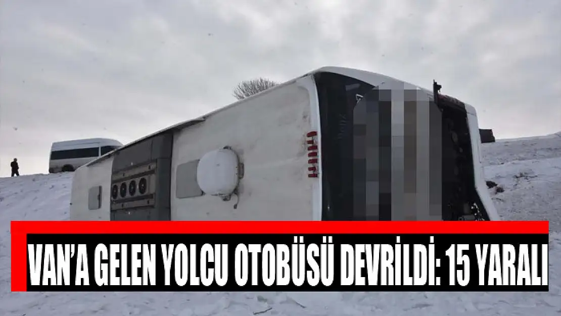 Van'a gelen yolcu otobüsü devrildi: 15 yaralı