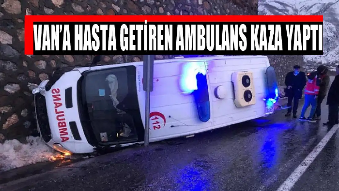 Van'a hasta getiren ambulans kaza yaptı