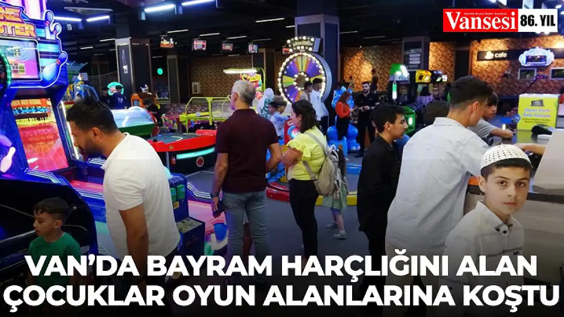 Van'da bayram harçlığını alan çocuklar oyun alanlarına koştu