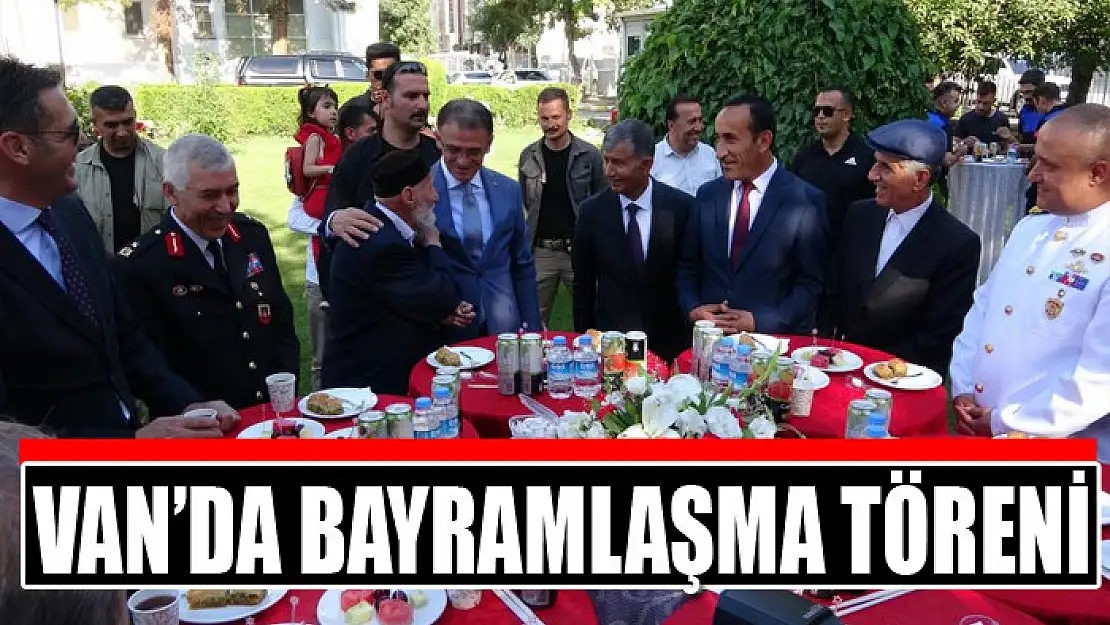 Van'da bayramlaşma töreni