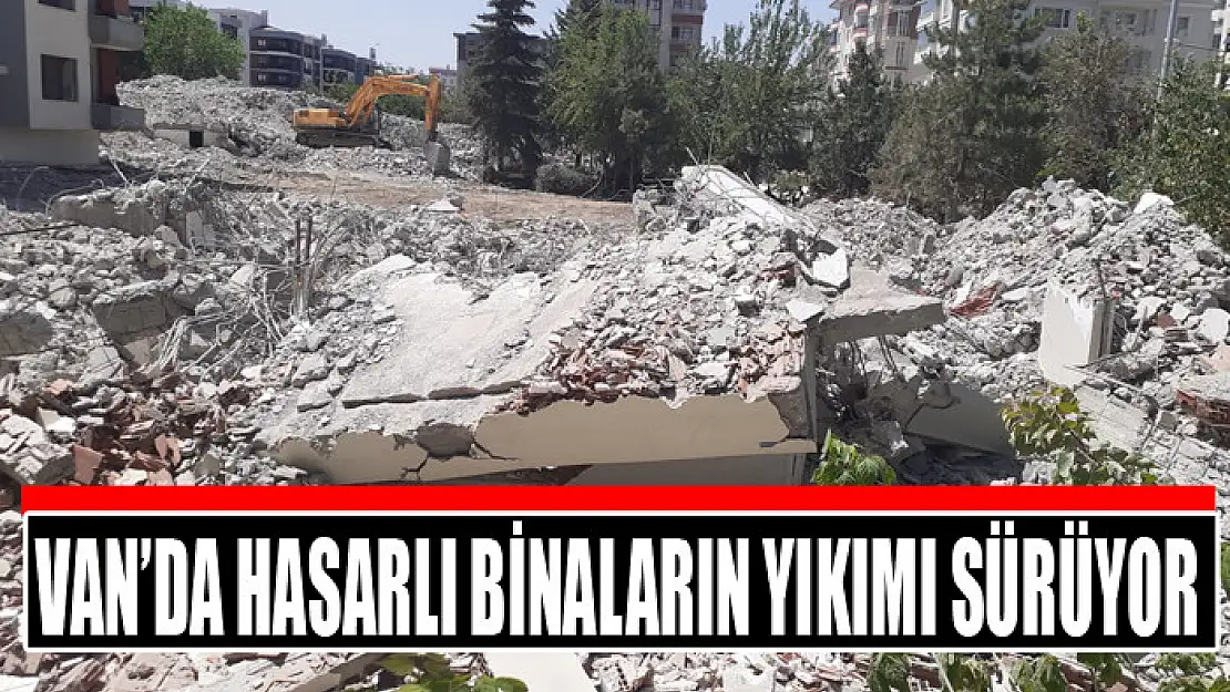 Van'da hasarlı binaların yıkımı sürüyor