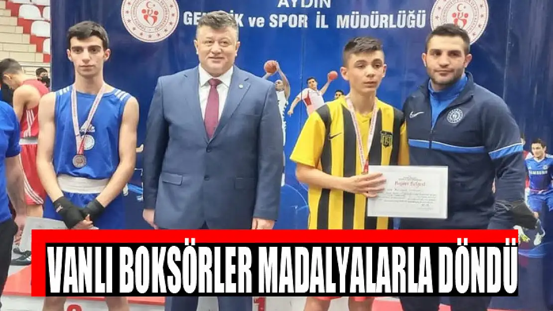 Vanlı boksörler madalyalarla döndü