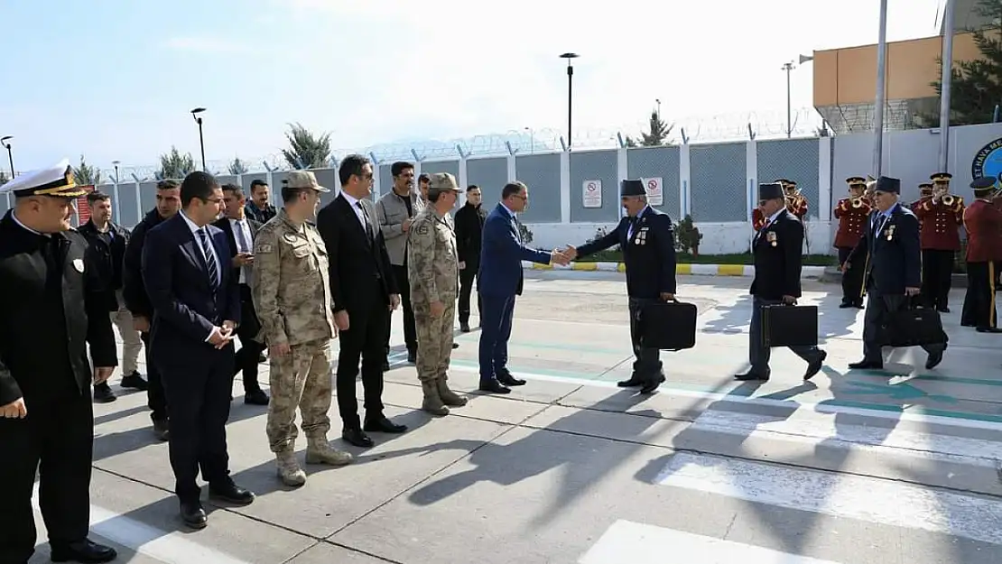 Vanlı Gaziler Çanakkale'ye uğurlandı