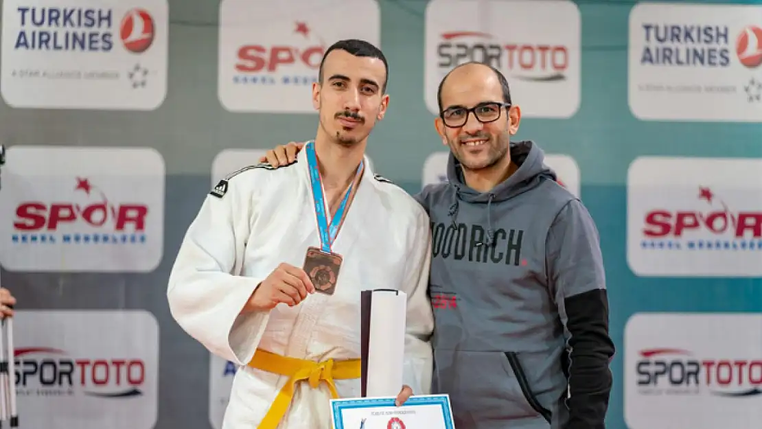 Vanlı işitme engelli Judokalardan bronz başarı