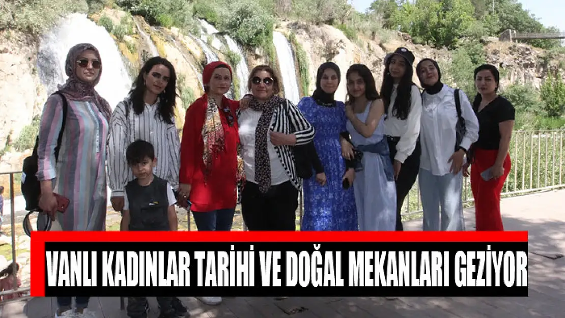 Vanlı kadınlar tarihi ve doğal mekanları geziyor