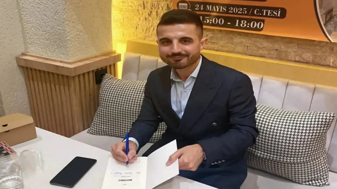 Vanlı şair yazar Yusuf Kazak'ın imza gününe yoğun ilgi