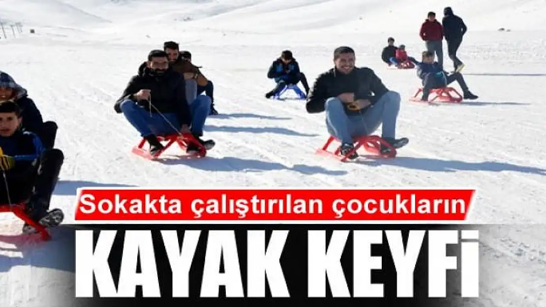 Sokakta çalıştırılan çocukların kayak keyfi