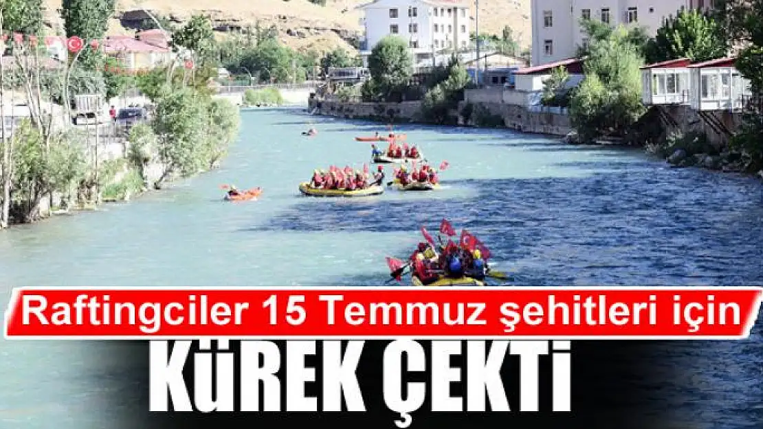 Raftingciler 15 Temmuz şehitleri için kürek çekti