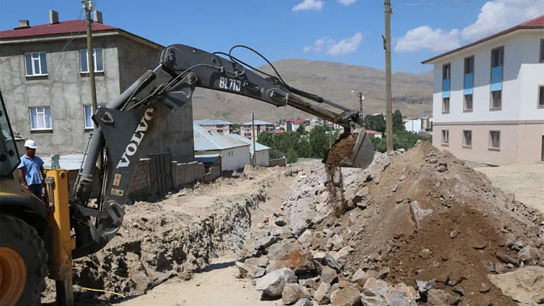 VASKİ'den Muradiye'de altyapı çalışması