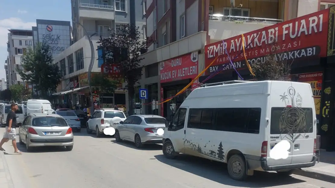 Vatandaşlar uyarıyor: Otobüs durakları otopark değil!
