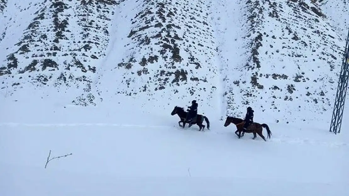 Vedaş ekipleri at sırtında arızaya ulaşıyorlar