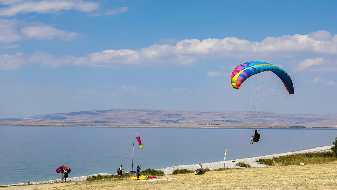 Yamaç paraşütü ve paramotor şampiyonası yarışları başladı