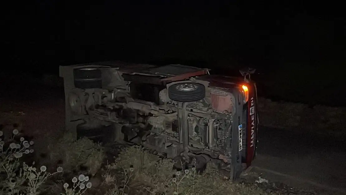 Yangına müdahaleye giden itfaiye erleri kaza yaptı: 3 yaralı