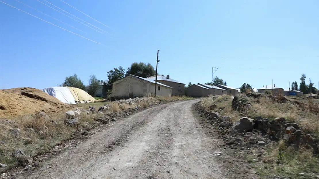 Yayıktaş Mahallesi'nde yol yenileme ve genişletme çalışmaları