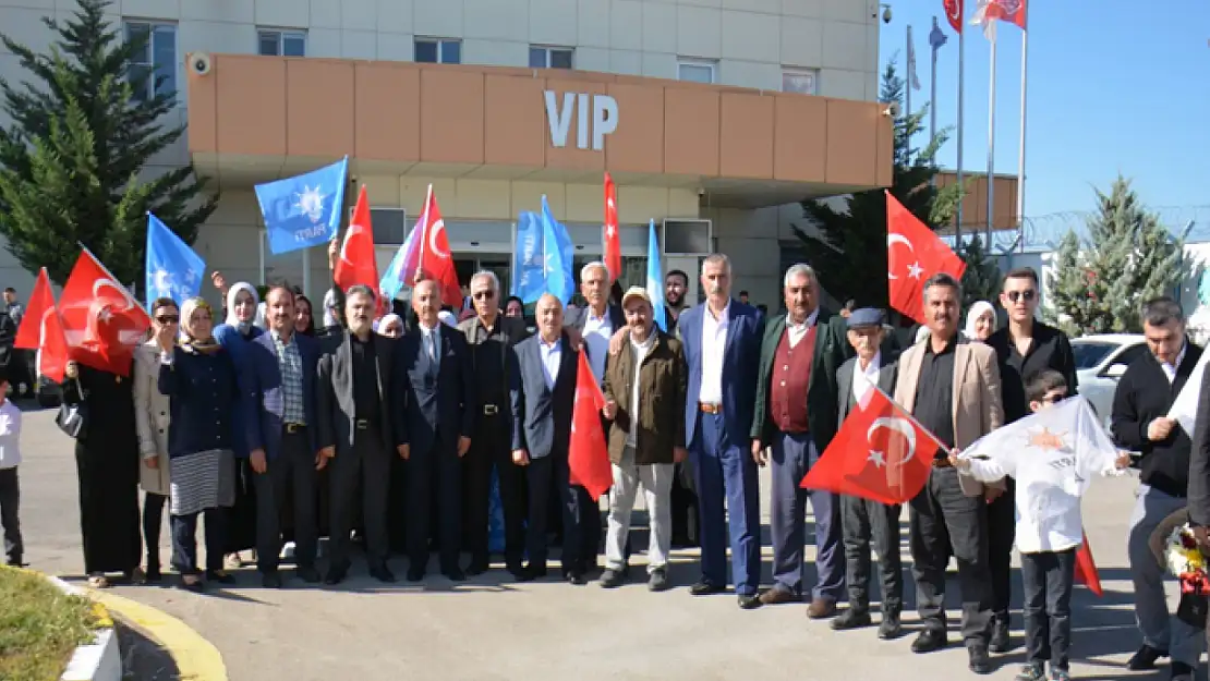 Yeni atanan ilçe başkanlarına havalimanında karşılama