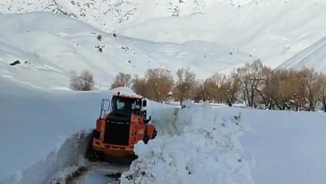 Yol açma çalışmaları devam ediyor