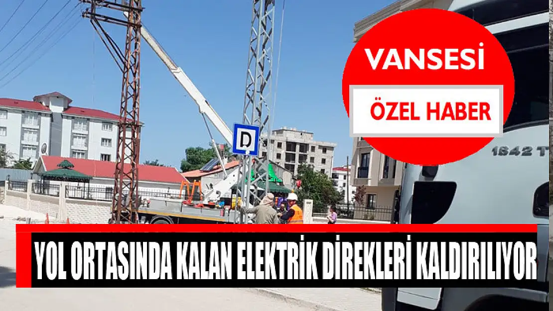 Yol ortasında kalan elektrik direkleri kaldırılıyor