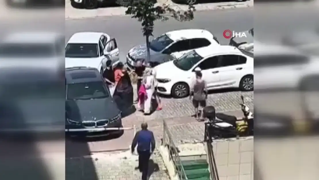 Yol verme kavgasında sürücüye bıçakla saldırdı: O anlar kamerada