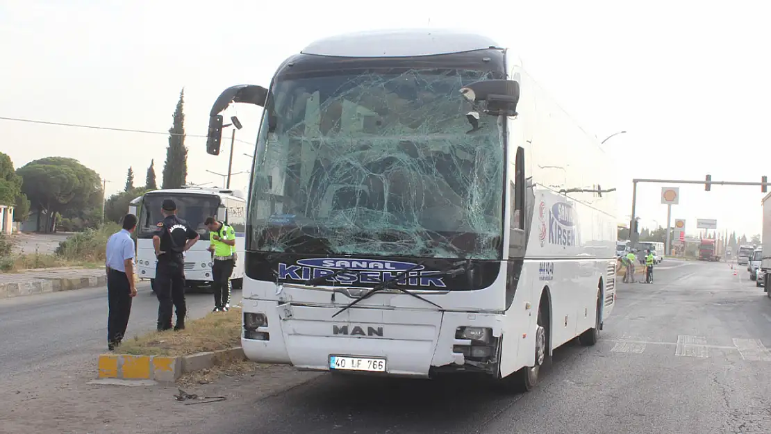 Yolcu otobüsü ile minibüs çarpıştı!