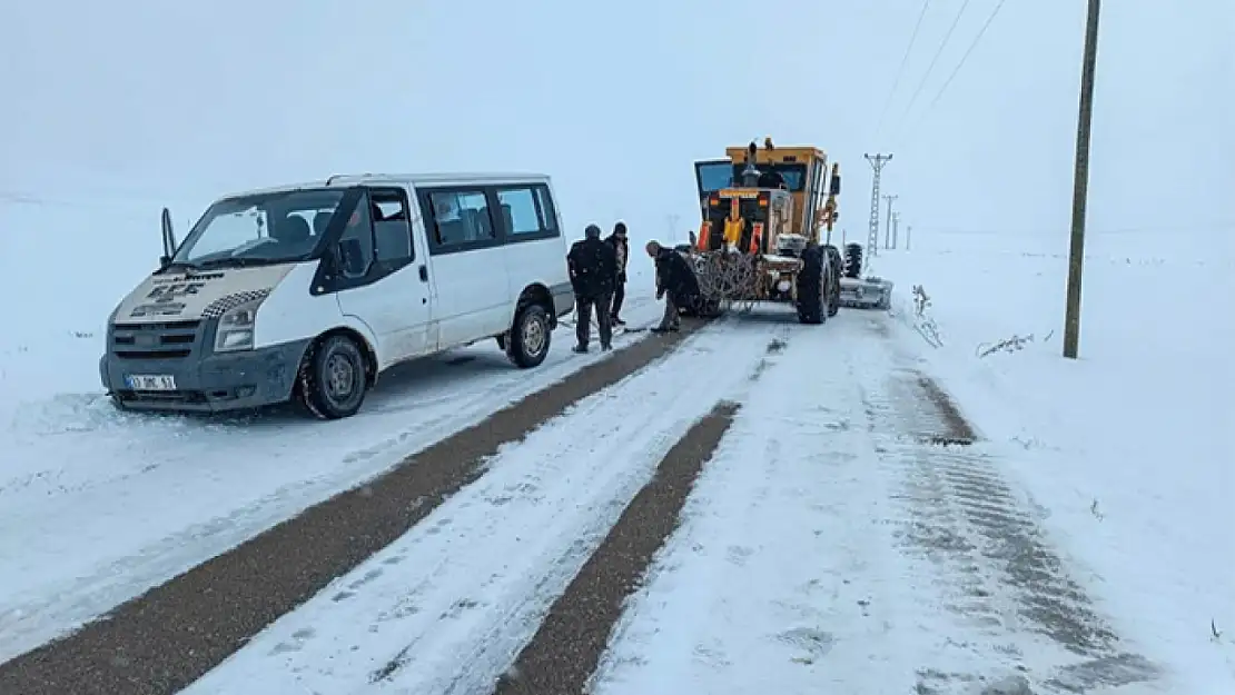 Yolda kalan araçlar kurtarıldı