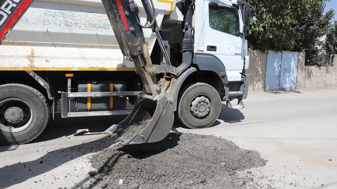 Yukarı Çınarlı Mahallesi'nde yol çalışmaları devam ediyor