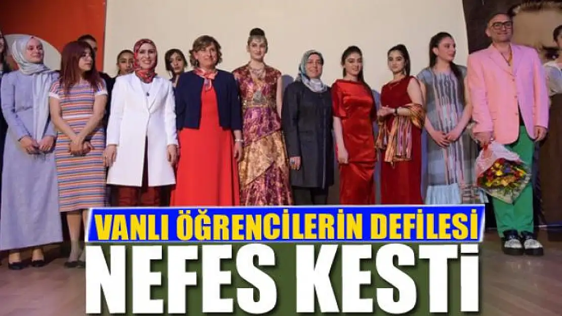 VANLI ÖĞRENCİLERİN DEFİLESİ NEFES KESTİ