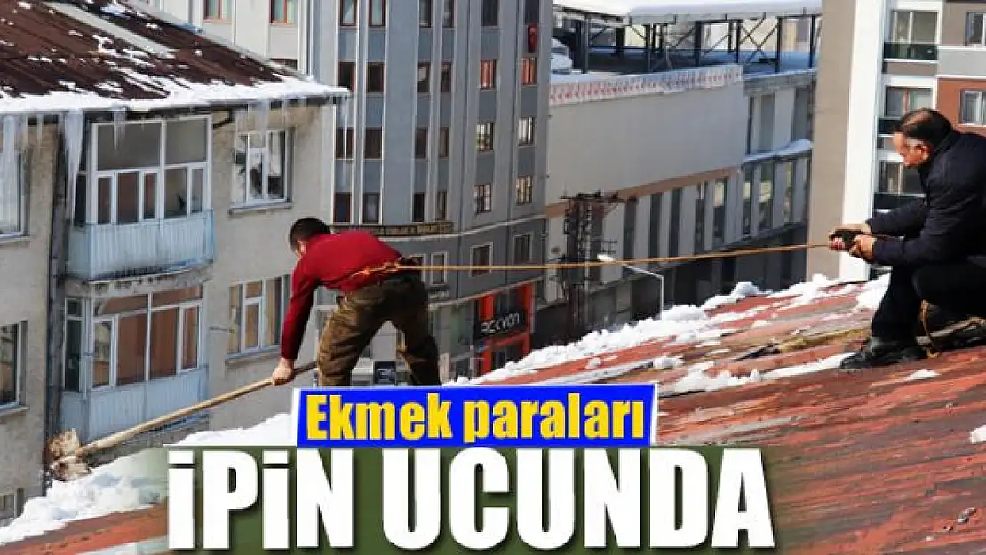 Ekmek paraları ipin ucunda