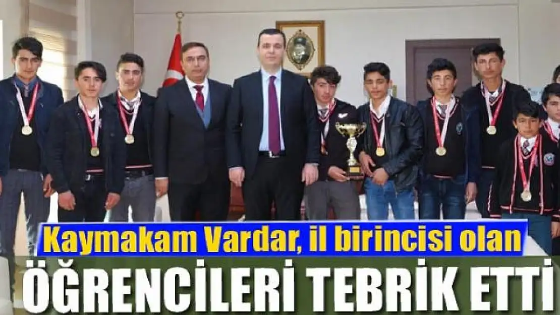 Kaymakam Vardar, il birincisi olan öğrencileri tebrik etti