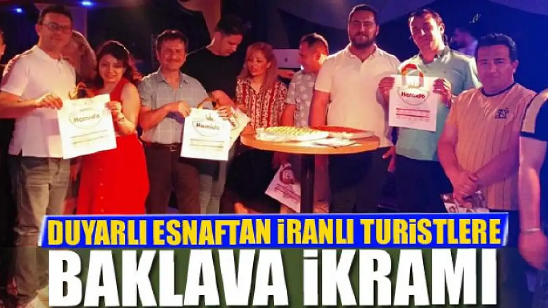 Duyarlı esnaftan İranlı turistlere baklava ikramı