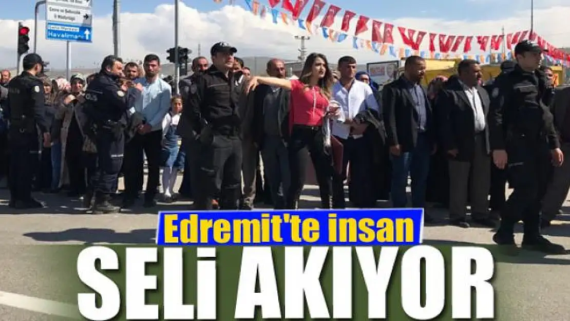 Edremit'te insan seli akıyor