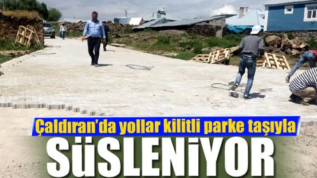 Çaldıran'da yollar kilitli parke taşıyla süsleniyor